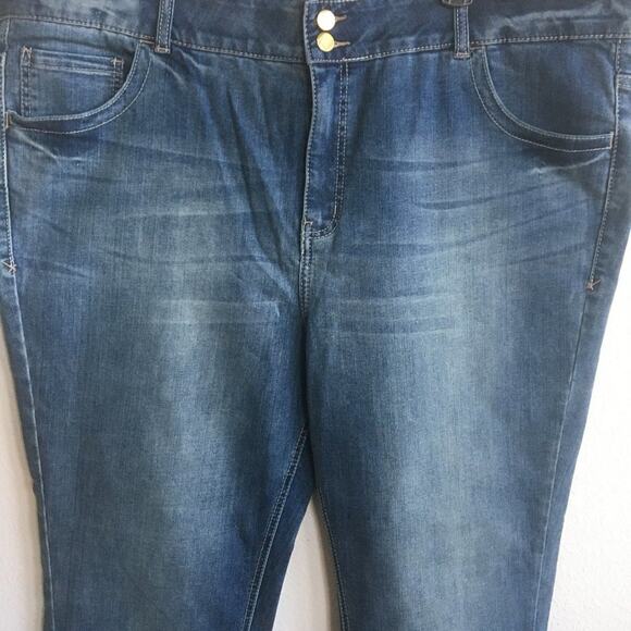 Lane Bryant Medium Wash Straight Leg Fit Jeans 26 - Picture 4 of 12